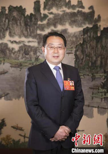 湖北省长江产业投资集团有限公司党委书记、董事长何大春。(资料图)受访者供图