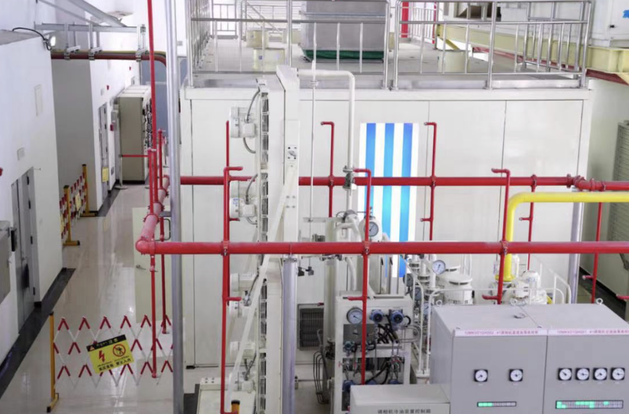 “支撑大型新能源基地稳定外送的关键装备及协调控制技术”成功应用于330千伏旭明变1号分布式调相机。